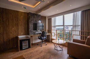 Minibar, in-room safe, desk, free WiFi