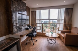 Minibar, in-room safe, desk, free WiFi