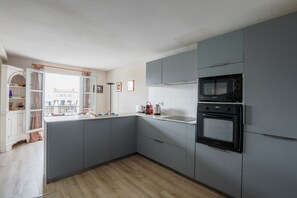 Réfrigérateur, micro-ondes, four, lave-vaisselle