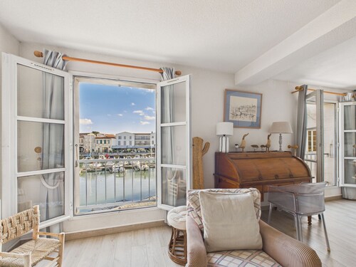 In the heart of the port, unique view, flat for 6