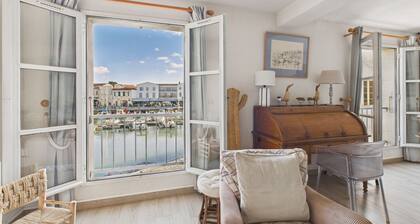 In the heart of the port, unique view, flat for 6
