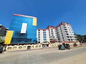 Front of property - Hotel Sea World Cox's Bazar (Cox's Bazar)