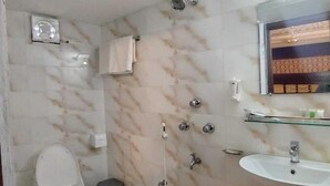 A bathroom with a toilet, shower, and sink. - Hotel Sea World Cox's Bazar (Cox's Bazar)