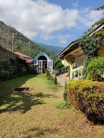 Exterior. Pemaling Lords Inn Dirang