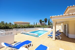 Piscine extérieure, piscine chauffée