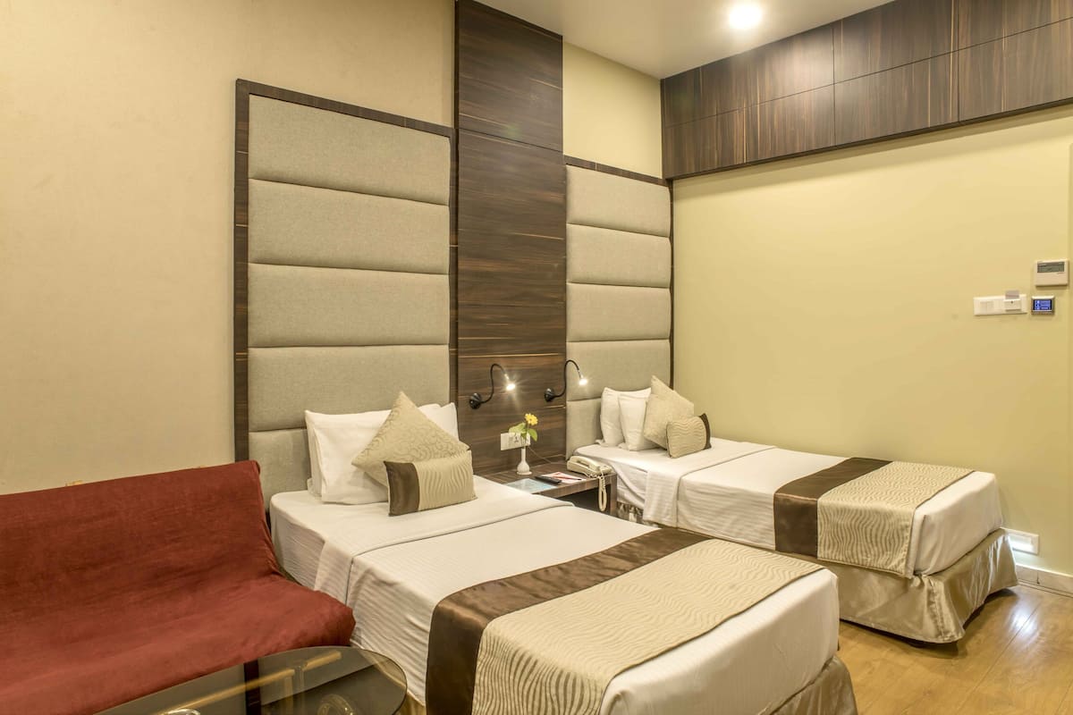 Habitación Deluxe | Edredón, decoración personalizada y escritorio