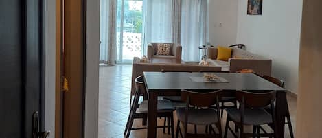 公寓 | 私人廚房 | 電冰箱、微波爐、烤箱、電熱水壺