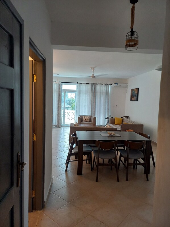 Apartamento | Cozinha privada | Geladeira, micro-ondas, fogão, chaleira elétrica