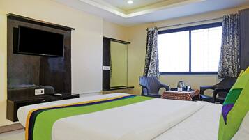 Standard Room | Desk, iron/ironing board, bed sheets