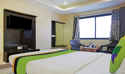 Itsy Hotels Chetan Executive Hadapsar Phursungi
