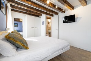 2 slaapkamers, een strijkplank/strijkijzer, reisbedje, gratis wifi