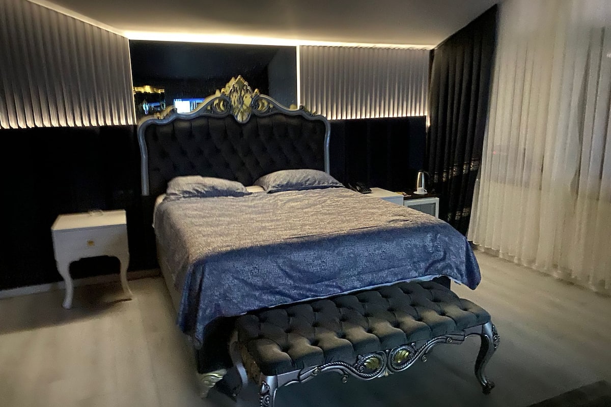 deluxe double room, jetted tub, city view | hypo-allergenic bedding, minibar, in-room safe, blackout curtains