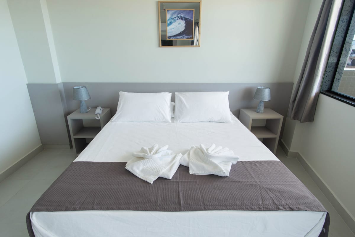 Suite Standard | Hypo-allergenic bedding, minibar, desk, laptop workspace