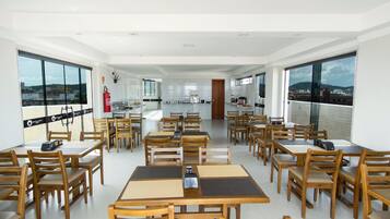 Desayuno bufé gratuito y diario