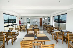 包每日自助早餐