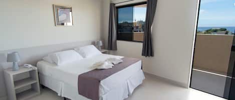 Suite Luxo | Υποαλλεργικά κλινοσκεπάσματα, μίνι μπαρ, γραφείο