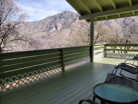 House, 3 Bedrooms | Balcony