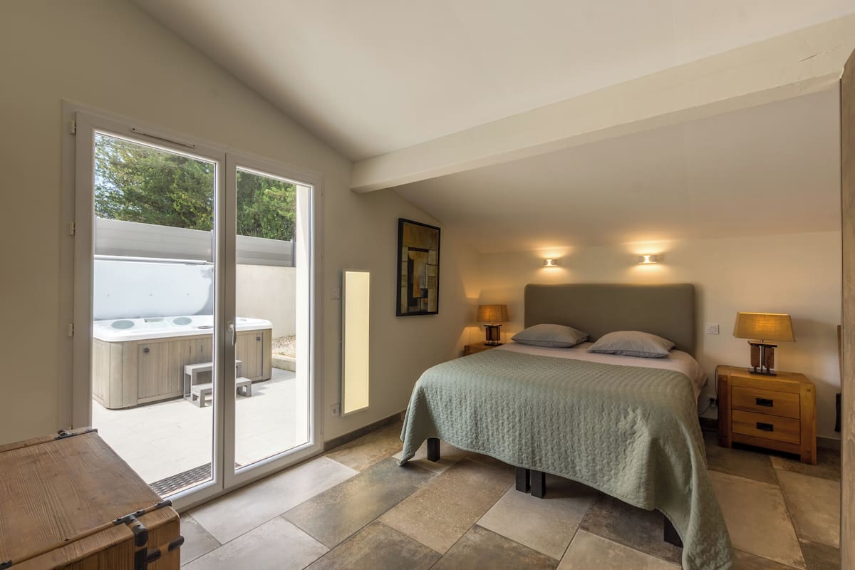 Villa Deluxe avec SPA privatif (Riviera) | 1 makuuhuone, ylelliset vuodevaatteet, untuvapeitot