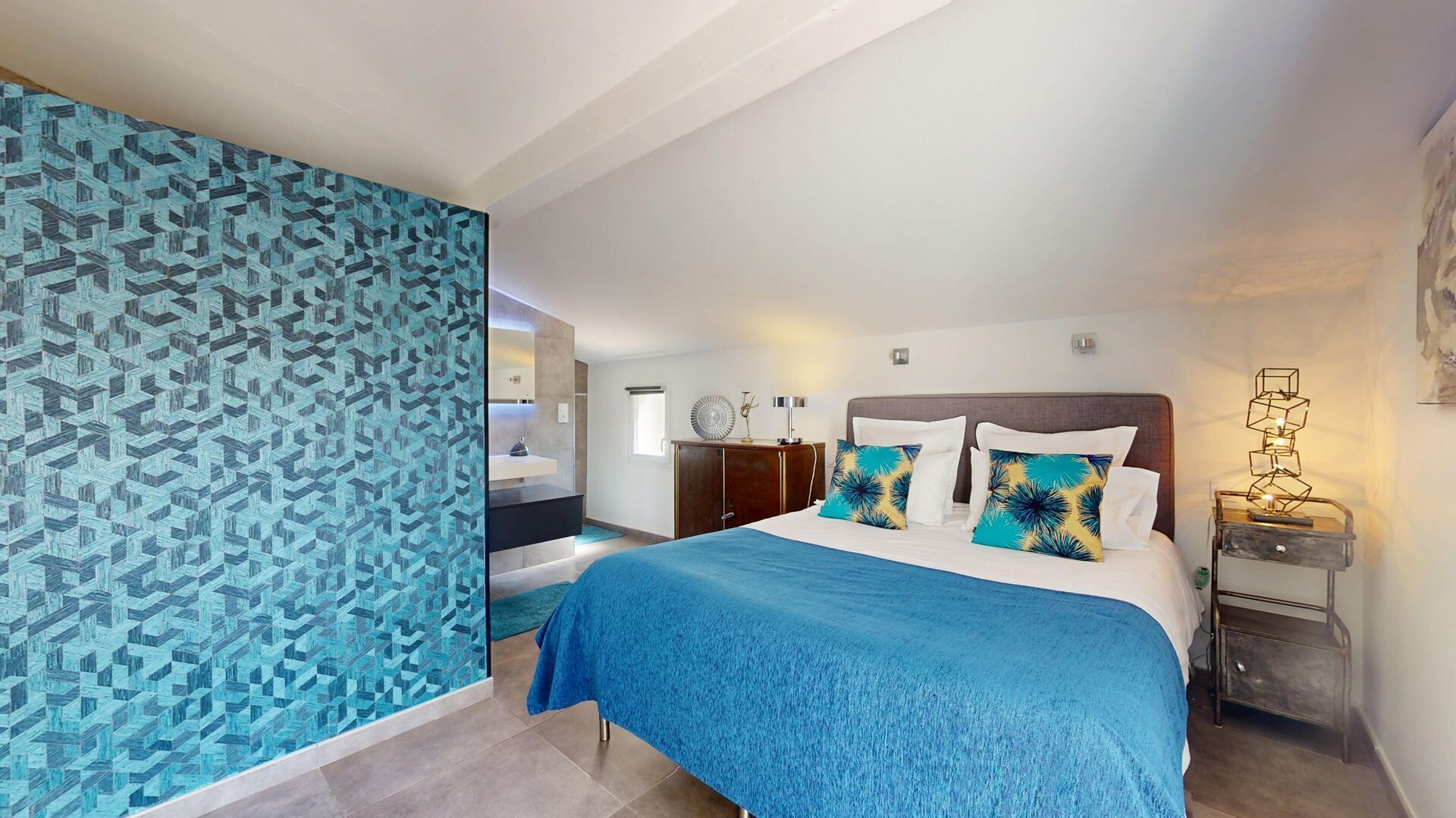 1 bedroom, premium bedding, down comforters, Select Comfort beds