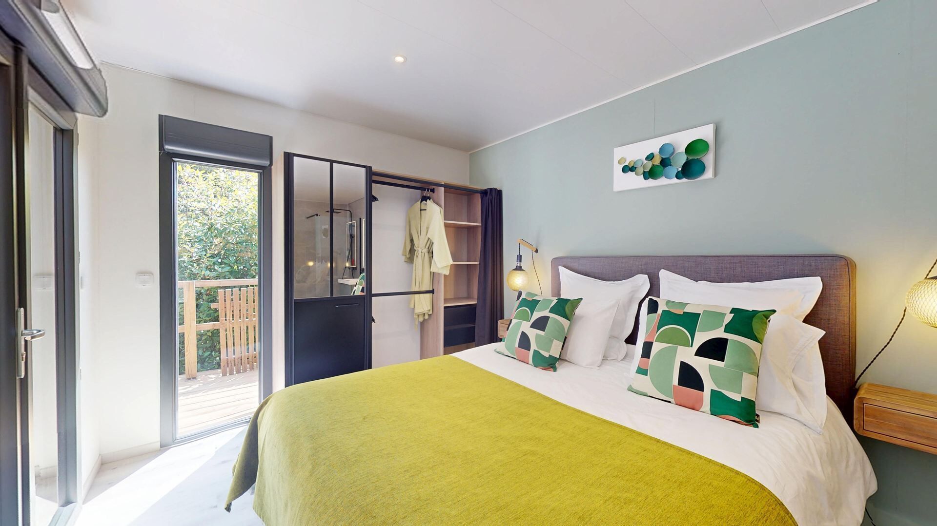 1 bedroom, premium bedding, down comforters, Select Comfort beds