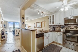 Condo, 2 phòng ngủ | Bếp riêng | Tủ lạnh, lò nướng, bếp nấu, dụng cụ pha cà phê/trà