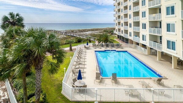 Condo, 2 chambres | Piscine