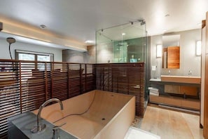 Bathroom - Northwoods Aspen Ski-In Ski-Out Access to Vail Mountain by RedAwning (Vail)