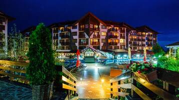 Fassade der Unterkunft – Abend/Nacht