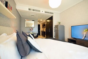 Standard Studio, Pool Access | Iron/ironing board, free WiFi