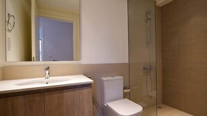 Standard Apartment, 1 Bedroom, Pool Access | Bathroom - Park Ridge (Dubai)
