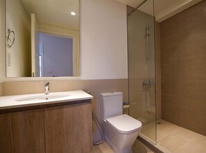 Standard Apartment, 1 Bedroom, Pool Access | Bathroom - Park Ridge (Dubai)