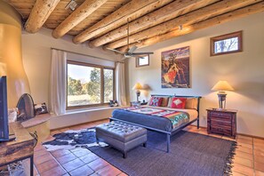 3 bedrooms, desk, Internet, bed sheets - Santa Fe Sanctuary with Views at Every Turn (Santa Fe)