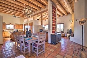 Dining - Santa Fe Sanctuary with Views at Every Turn (Santa Fe)