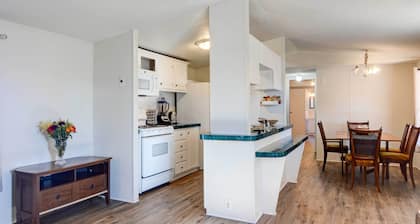 Peaceful Sandia Park Retreat w/ Deck & Views!