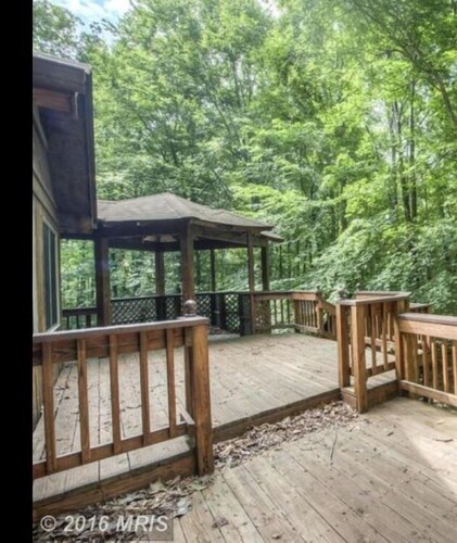 Private cabin with high speed WiFi, firepit, and waterfront at Lake Anna!