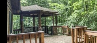 Private cabin with high speed WiFi, firepit, and waterfront at Lake Anna!