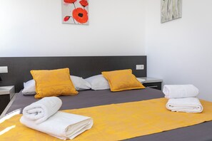 3 bedrooms, WiFi - Panoramic apartment with sea view and pool (Komarna)