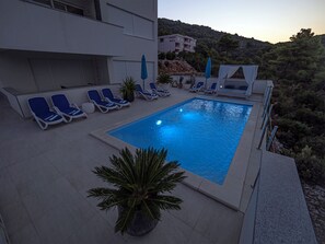 Pool - Panoramic apartment with sea view and pool (Komarna)