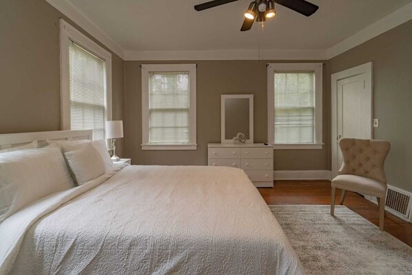 3 bedrooms, iron/ironing board, free WiFi, bed sheets