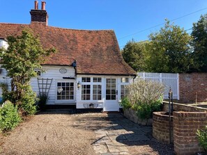 Exterior - Beautiful period fisherman's cottage (West Mersea)