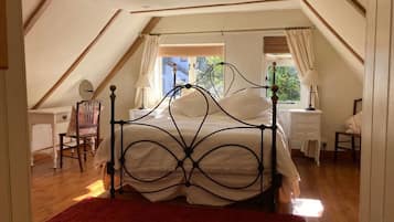 3 makuuhuonetta, silitysrauta/-lauta, ilmainen Wi-Fi, vuodevaatteet