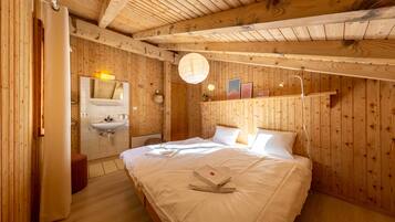 5 bedrooms, free WiFi, bed sheets