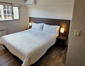 Comfort Double Room | Egyptian cotton sheets, premium bedding, down duvets, desk - Hotel Bait (General Roca)
