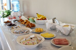 Free daily buffet breakfast