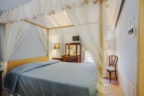 9 bedrooms, iron/ironing board, travel cot, free WiFi