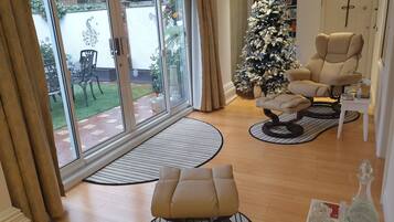 Suite Deluks, 3 kamar tidur, Bebas Asap Rokok | Area keluarga | TV, mainan, buku, dan koleksi video