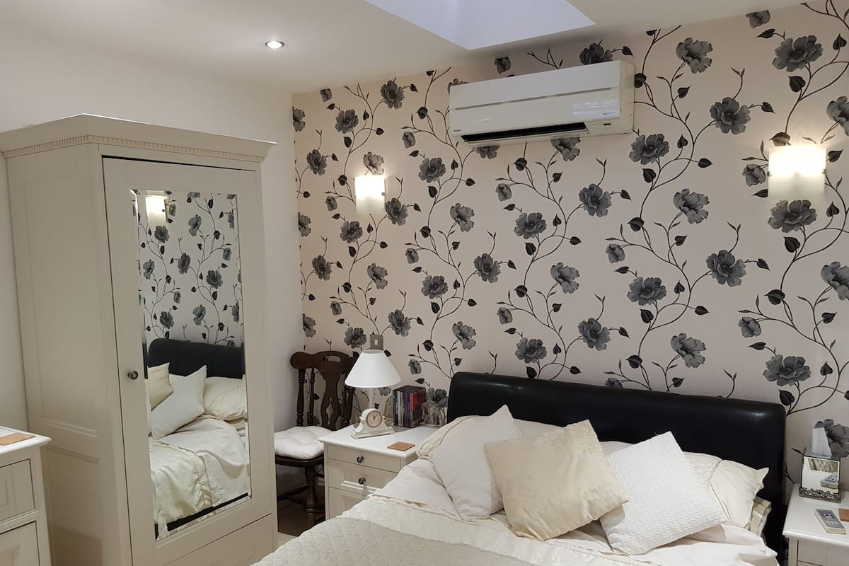 Deluxe Suite, 3 Bedrooms, Non Smoking | 3 bedrooms, premium bedding, memory-foam beds, soundproofing