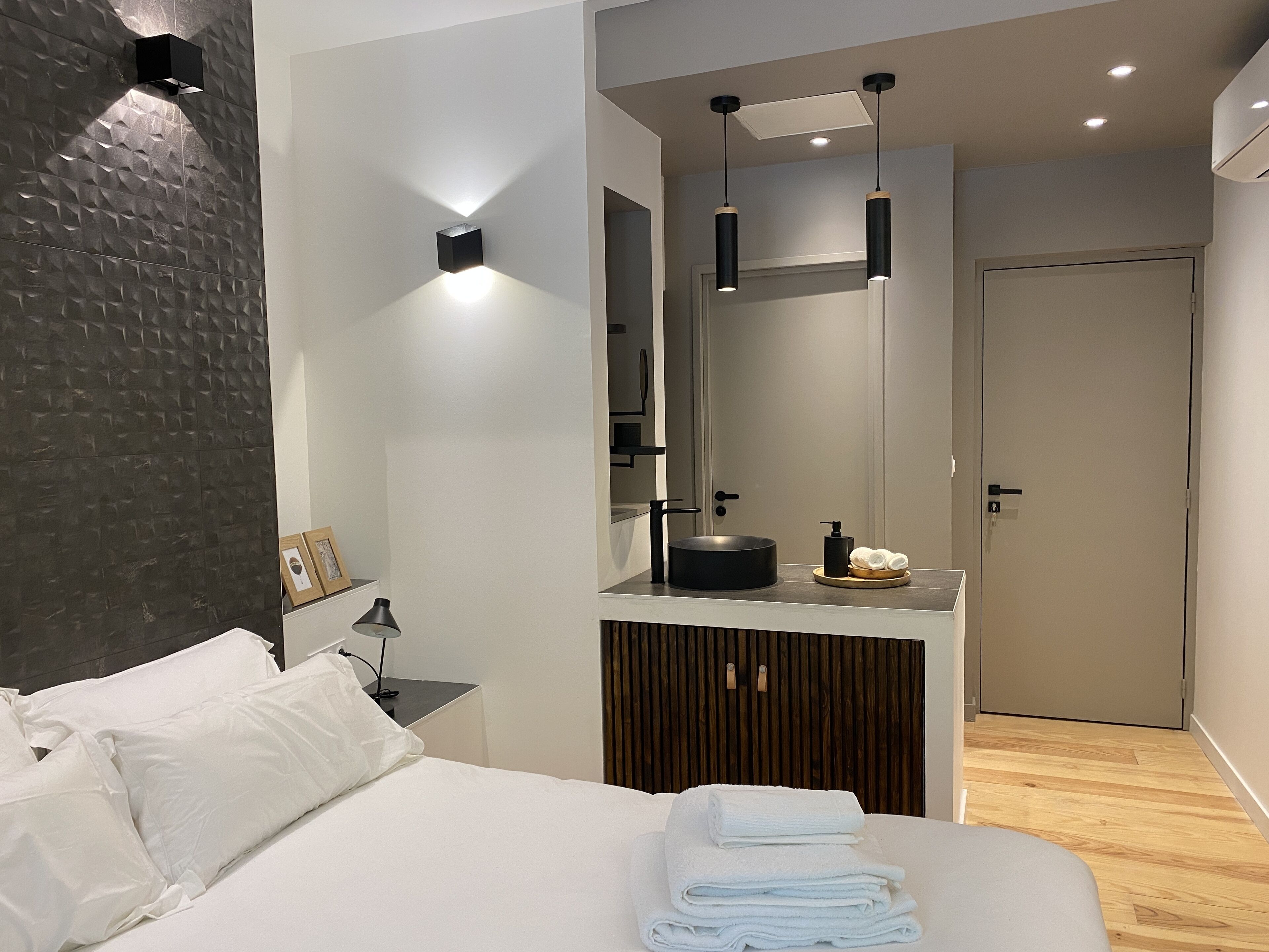 5 slaapkamers, een bureau, reisbedje, gratis wifi