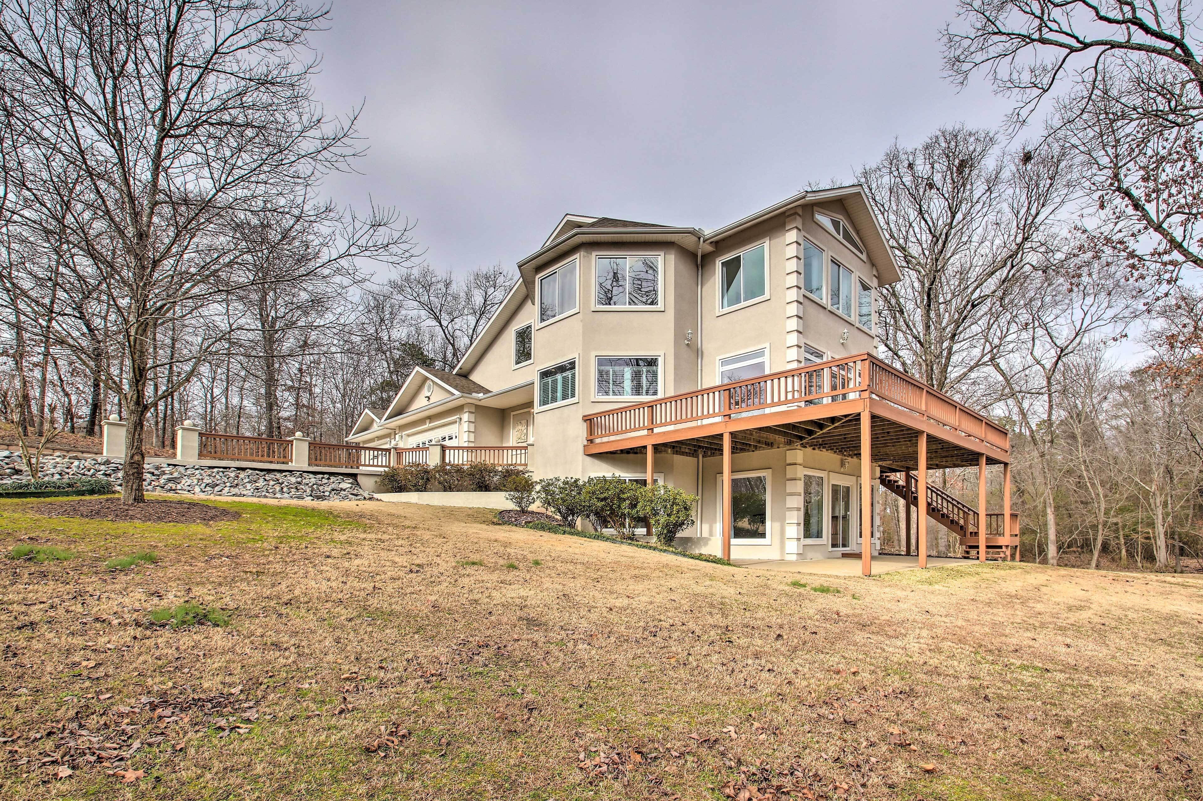 Lakefront Hot Springs Home w\/ Deck, Boat Dock