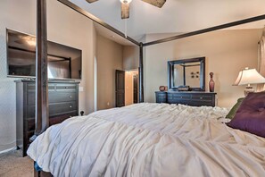 3 bedrooms, desk, iron/ironing board, internet